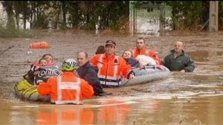 Espagne spectaculaires inondations en Andalousie [upl. by Norrabal183]