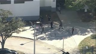 Fusillade dans un lycée en Floride au moins 17 morts le tireur interpellé [upl. by Styles254]