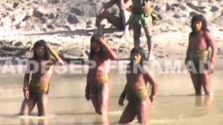 Lost Peruvian tribe make first contact [upl. by Nimaynib]